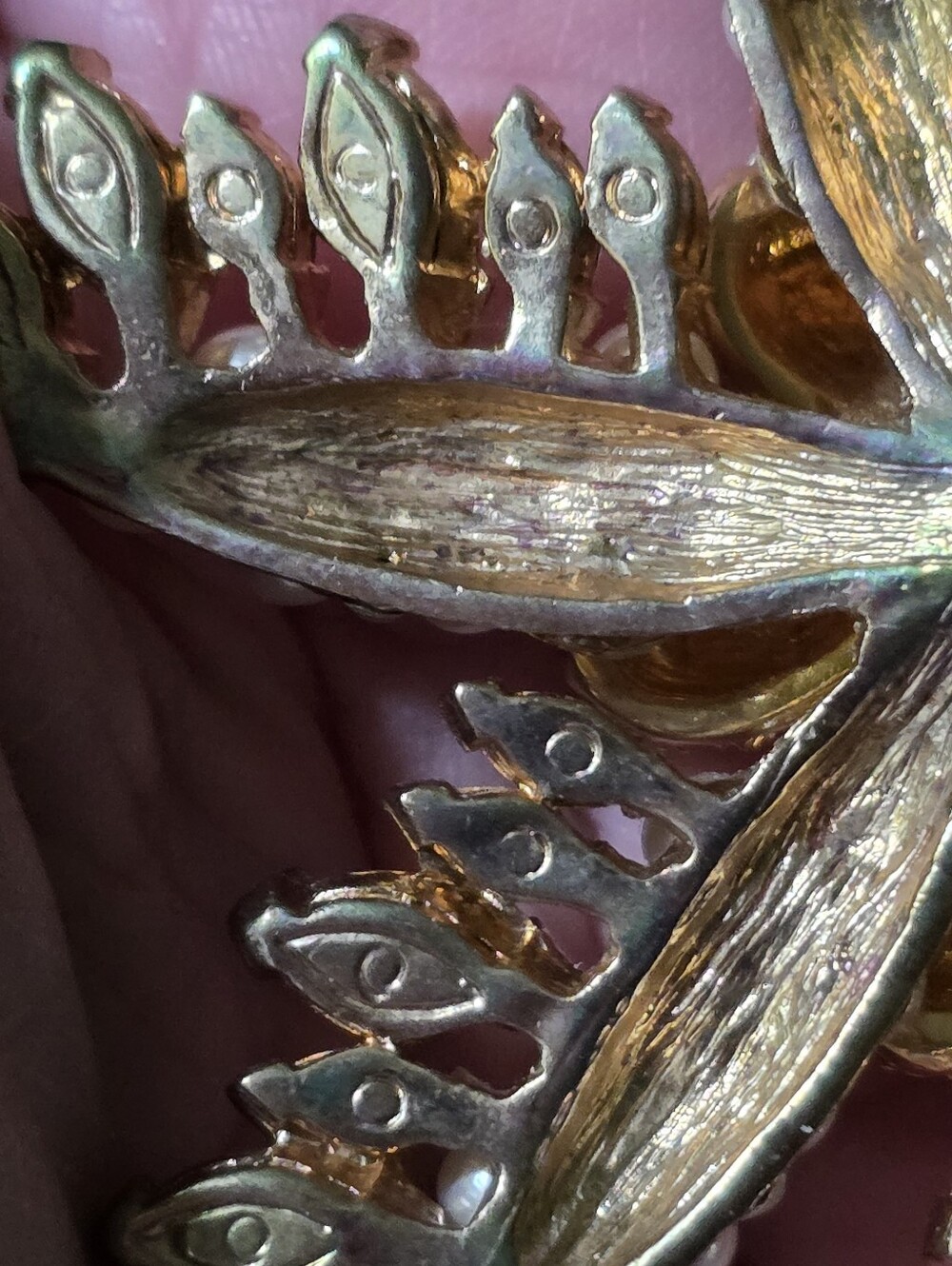 Beautiful Rhinestone/Pearl Brooch - Picture 4 of 9